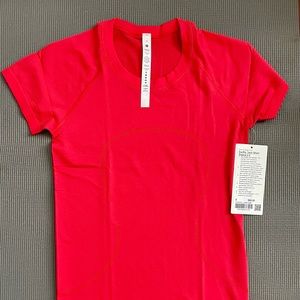 NWT LULULEMON SWIFTLY TECH SHORT SLEEVE SHIRT 2.0 Love Red 6